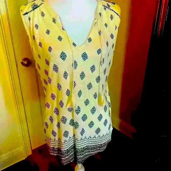 Lucky Brand ladies sleeveless blouse Large. NWT. Tassels in front V neck - Picture 2 of 12